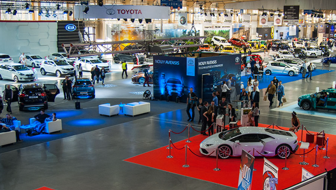 Nowinki motoryzacyjne 2026 – kompletny raport branżowy o rynku samochodowym, technologiach i designie nadwozia.