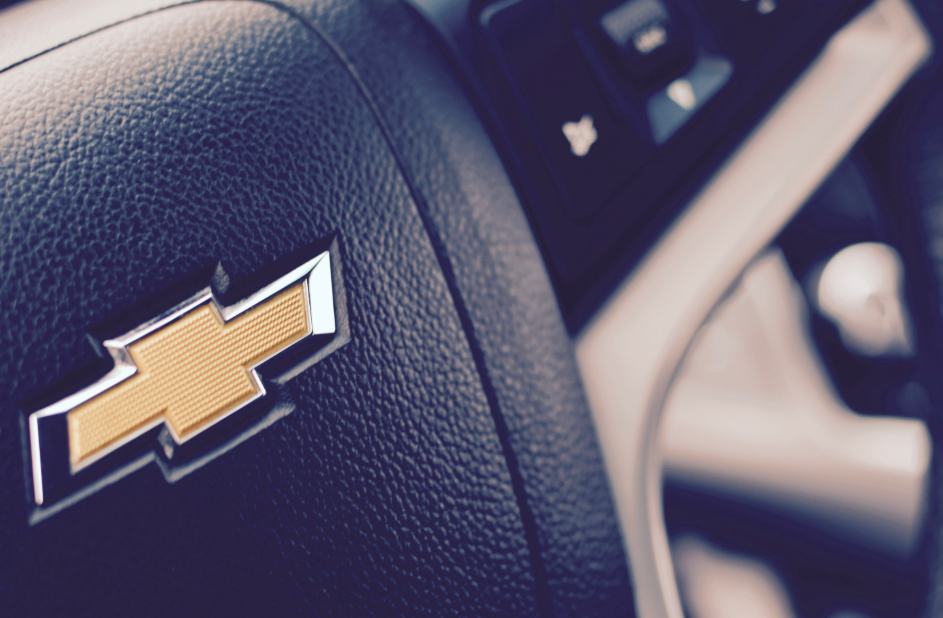 Jak sprawdzić kod lakieru w Chevrolecie? Kompletny poradnik dla właścicieli samochodów (2026)