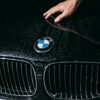 Jak sprawdzić kod lakieru w BMW? Kompletny poradnik dla właścicieli samochodów (2026)