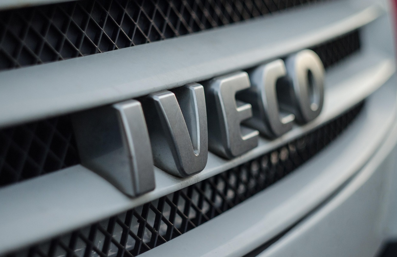 Jak sprawdzić kod lakieru w aucie marki Iveco? Kompletny poradnik kierowcy (2026)